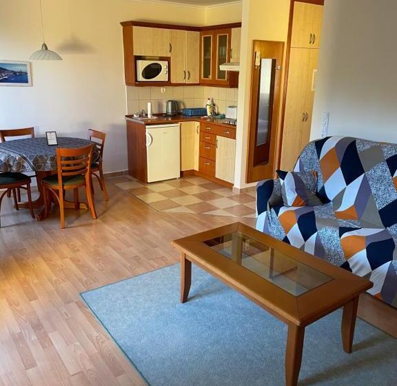 آپارتمان 1 خوابه با تراس, Garda Wellness Apartmanház