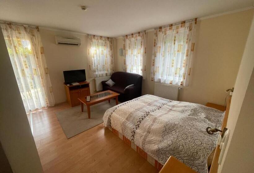 استودیو استاندارد با تراس, Garda Wellness Apartmanház