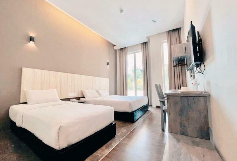 اتاق لوکس خانوادگی, Karang Timur Motel