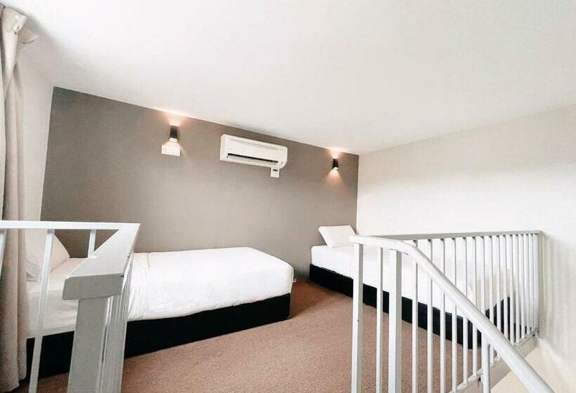 اتاق خانوادگی, Karang Timur Motel