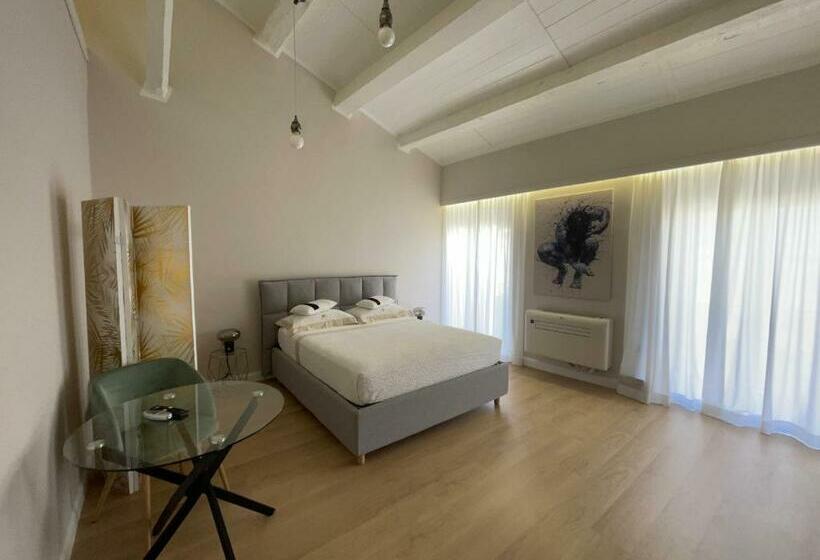 اتاق لوکس با بالکن, Off House Borgo Suite, Nettuno   2025 Giubileo