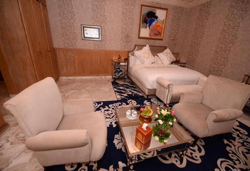 سوییت با چشم‌انداز باغ, The White Palace Rabat