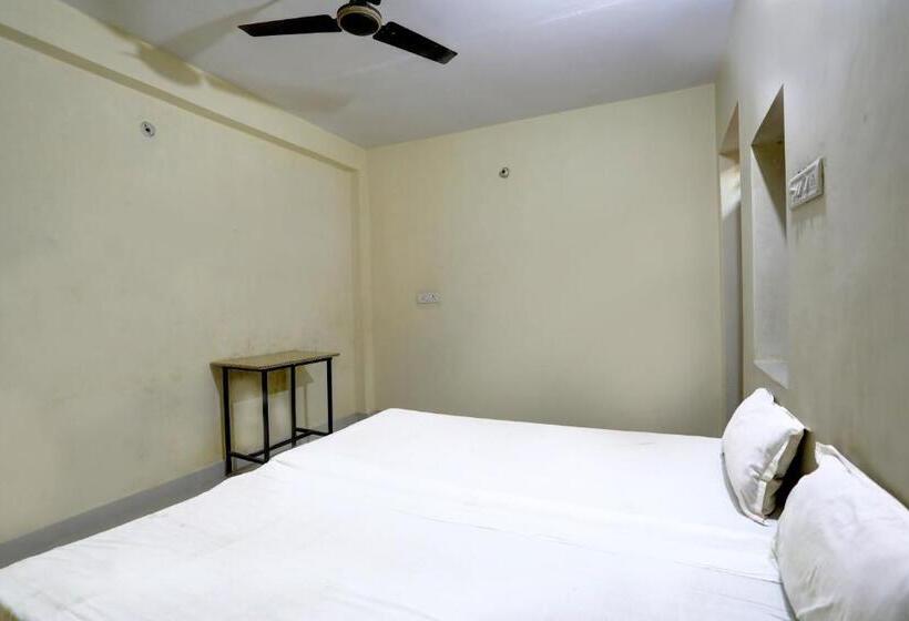 اتاق کلاسیک سه تخته, Shri Durga Hostel By Wb Inn