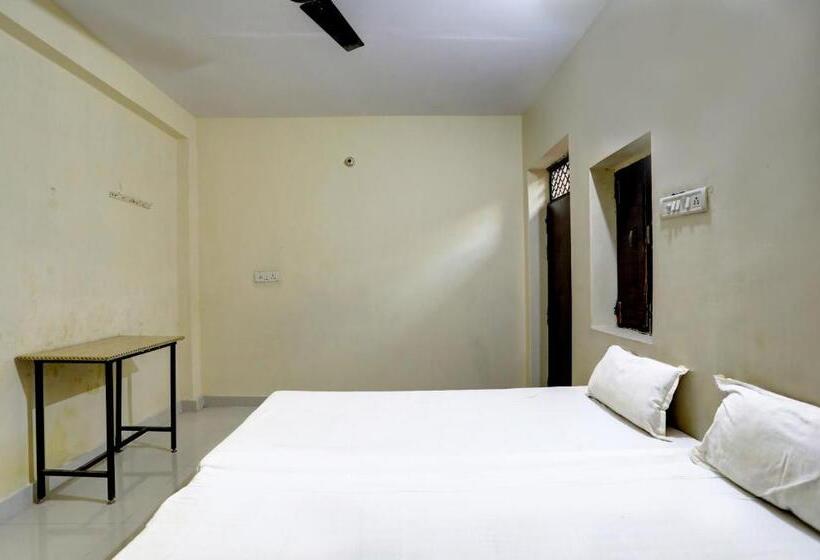 اتاق کلاسیک سه تخته, Shri Durga Hostel By Wb Inn