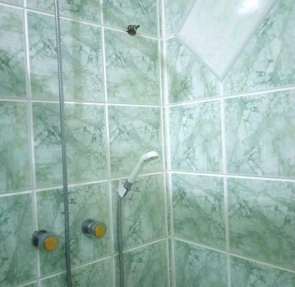 اتاق خانوادگی, Acomodações Anfitriã