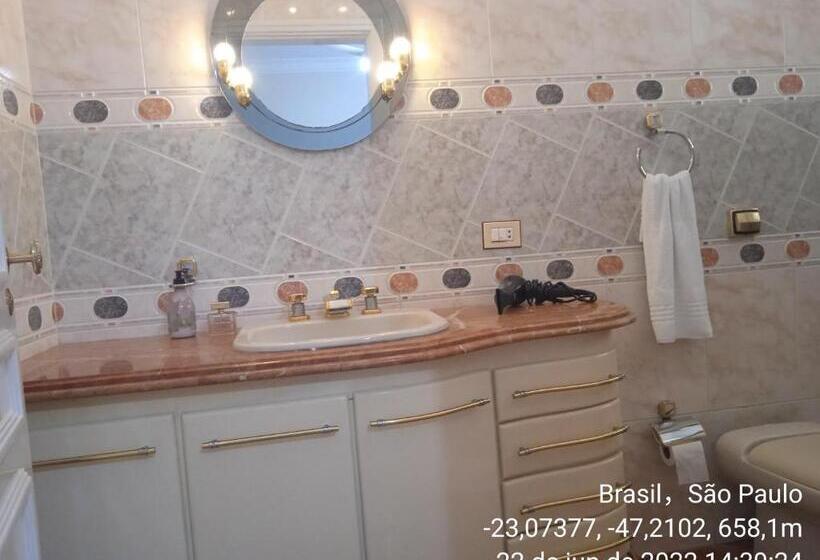 اتاق لوکس سه تخته, Acomodações Anfitriã