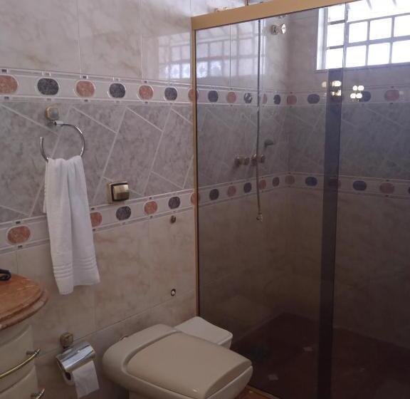 اتاق لوکس سه تخته, Acomodações Anfitriã