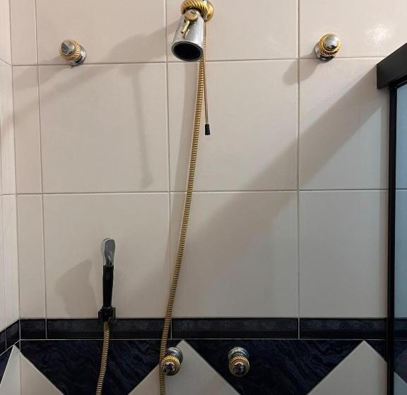 اتاق اجرایی سه نفره, Acomodações Anfitriã