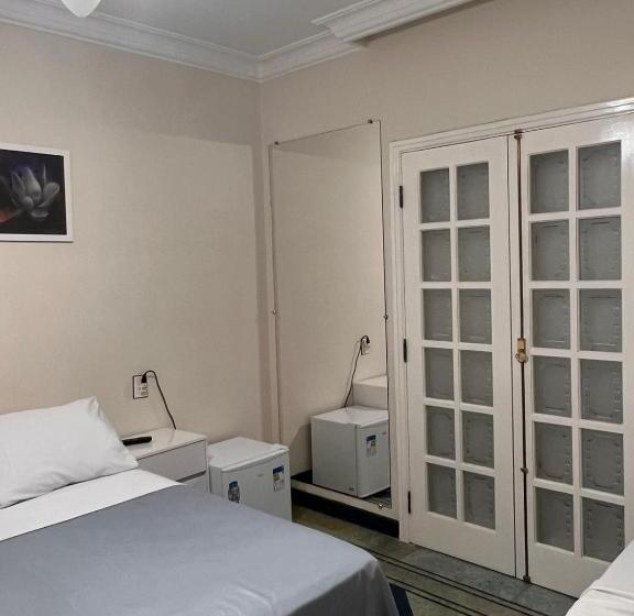 اتاق اجرایی سه نفره, Acomodações Anfitriã