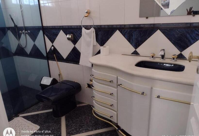 اتاق اجرایی سه نفره, Acomodações Anfitriã