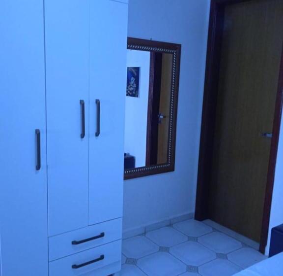 اتاق عادی یک تخته, Acomodações Anfitriã