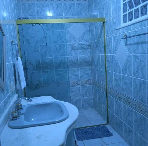 اتاق خانوادگی, Acomodações Anfitriã