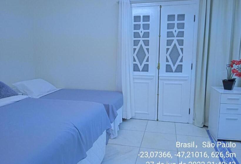 استودیو خانوادگی, Acomodações Anfitriã
