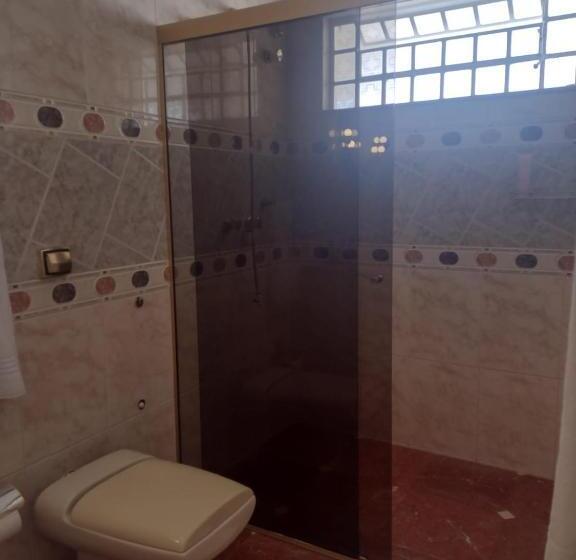 اتاق لوکس سه تخته, Acomodações Anfitriã