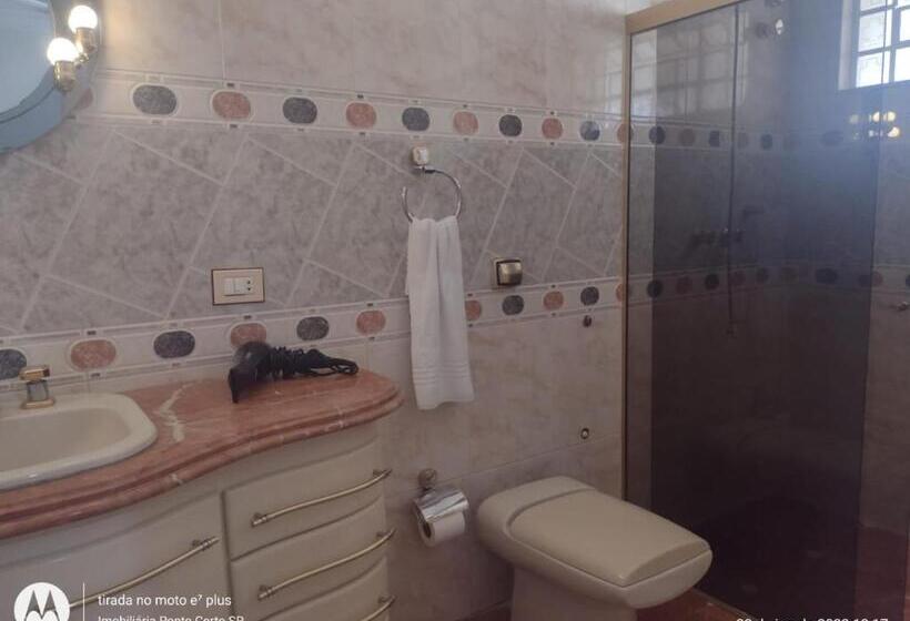 اتاق لوکس سه تخته, Acomodações Anfitriã