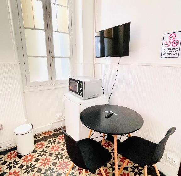 اتاق استاندارد با سرویس بهداشتی مشترک, Albi Chambres