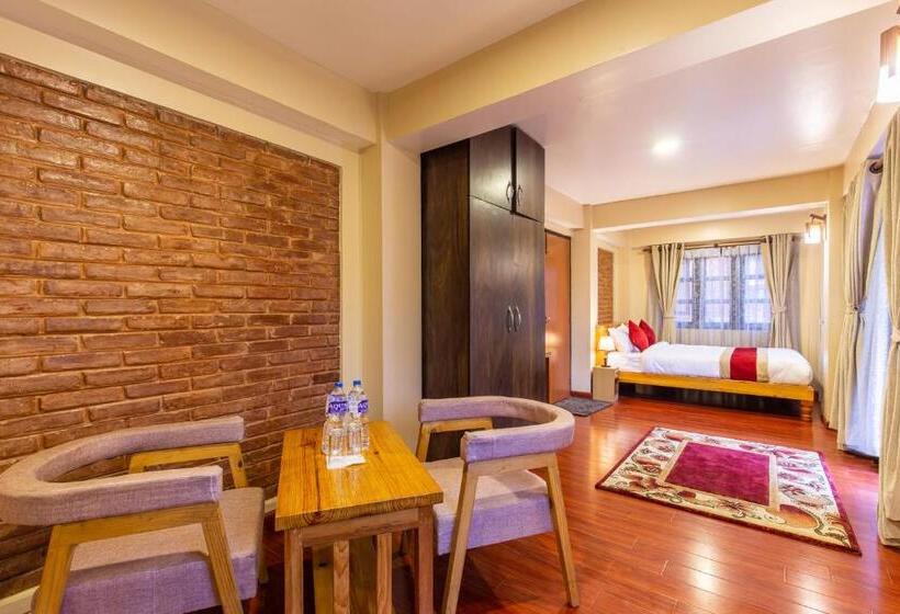 اتاق لوکس با بالکن, Vajra House