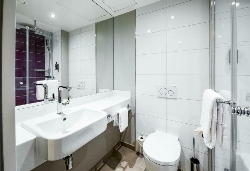 اتاق استاندارد سه نفره, Premier Inn Stuttgart City Europaviertel