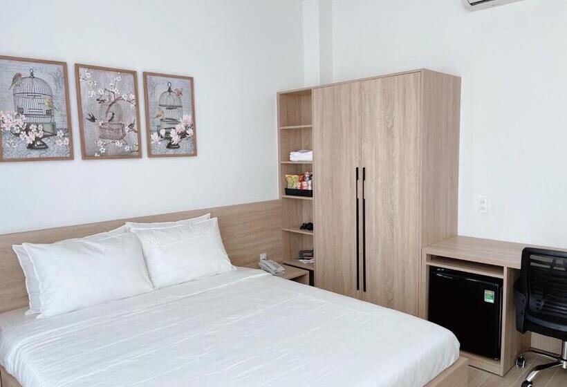 اتاق لوکس با بالکن, Nhật Phương