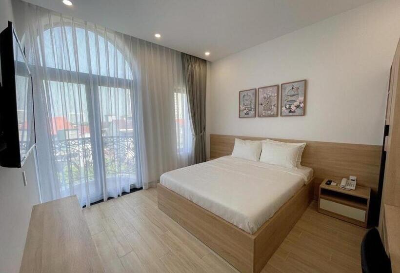اتاق لوکس با بالکن, Nhật Phương
