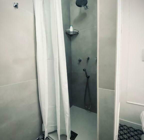 اتاق راحتی سه تخته, Casa De Avòs