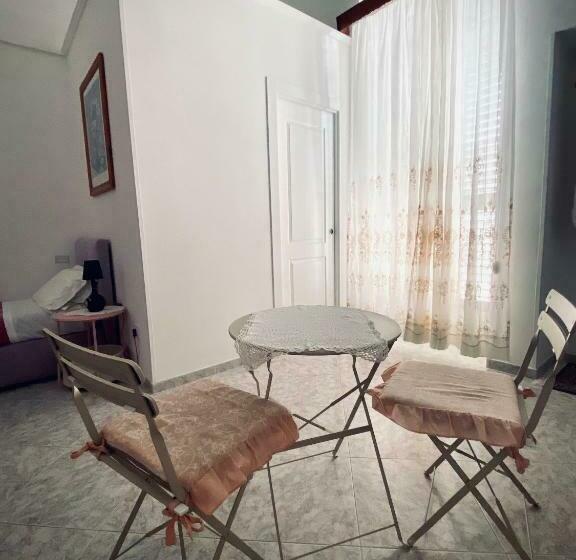 اتاق راحتی سه تخته, Casa De Avòs