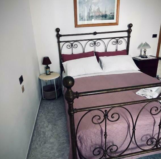اتاق راحتی سه تخته, Casa De Avòs