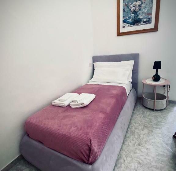 اتاق راحتی سه تخته, Casa De Avòs