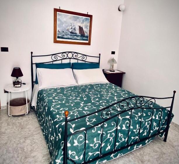 اتاق لوکس, Casa De Avòs