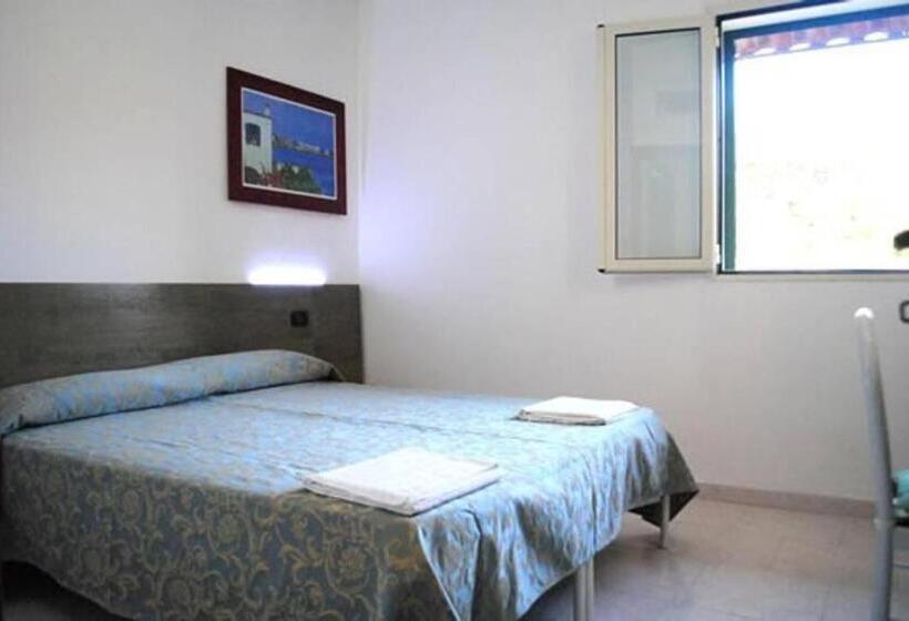 اتاق خانوادگی, Residence Atenaion