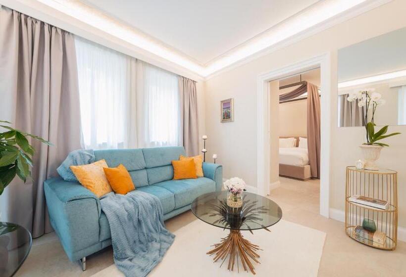 آپارتمان لوکس 1 خوابه, Naxi Suites