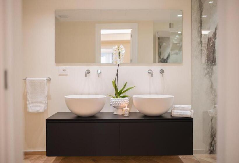 آپارتمان 1 خوابه با بالکن, Naxi Suites