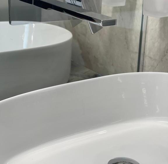 اتاق لوکس با تخت بزرگ, Domus De Cinti