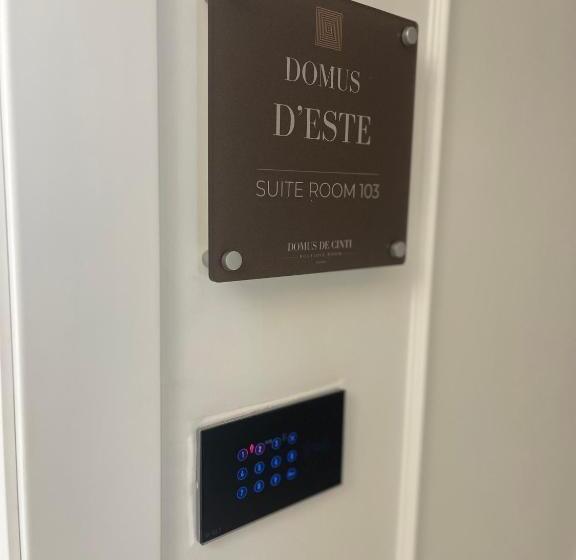 اتاق لوکس با تخت بزرگ, Domus De Cinti