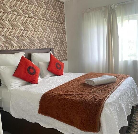 اتاق خانوادگی, Dwengu Guest House