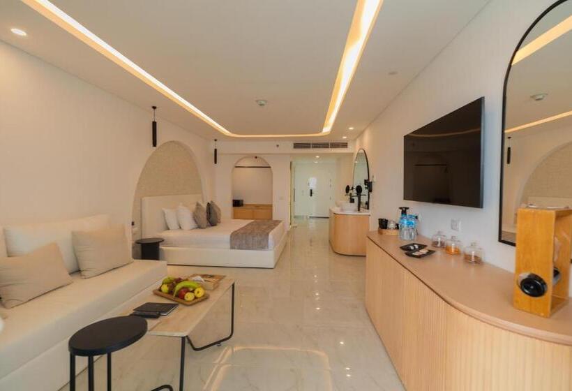 سوئیت کلاب, White Hills Resort
