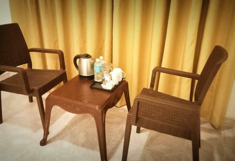 اتاق لوکس با تخت بزرگ, Abhaya Resorts