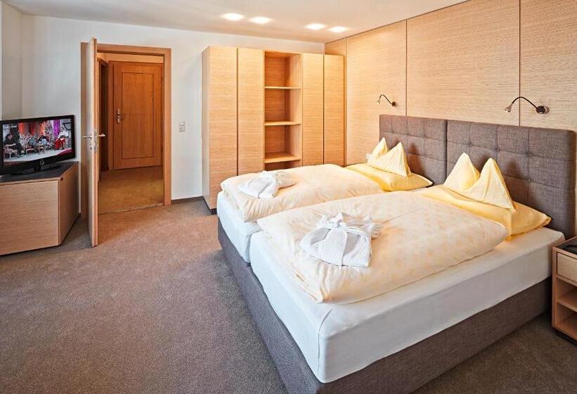 اتاق استاندارد سه نفره, Chalet Bellevue