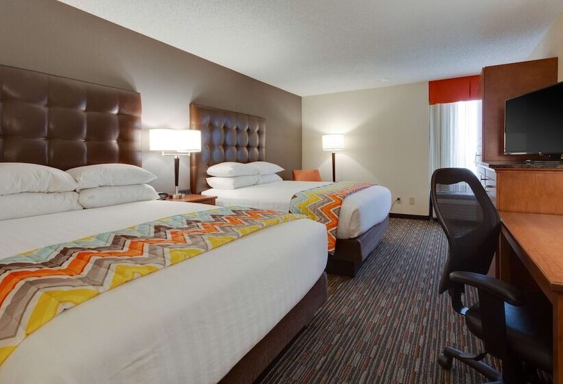 Quarto deluxe, Drury Inn & Suites Columbia Stadium Boulevard