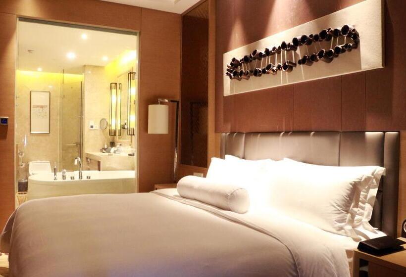 اتاق لوکس با تخت بزرگ, Movenpick  Enshi