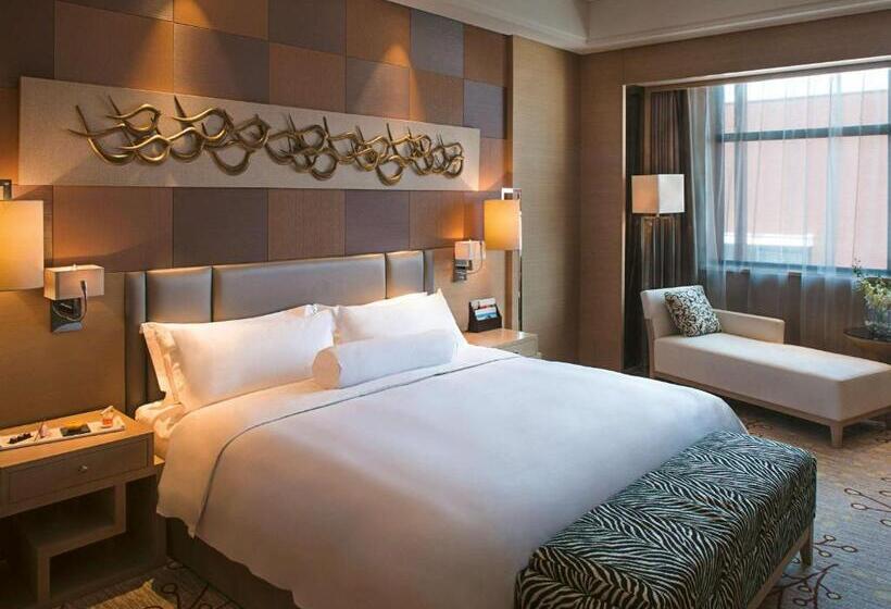 سوییت لوکس, Movenpick  Enshi