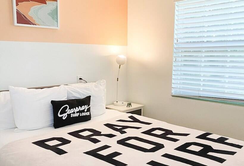 استودیوی استاندارد, Seaspray Surf Lodge