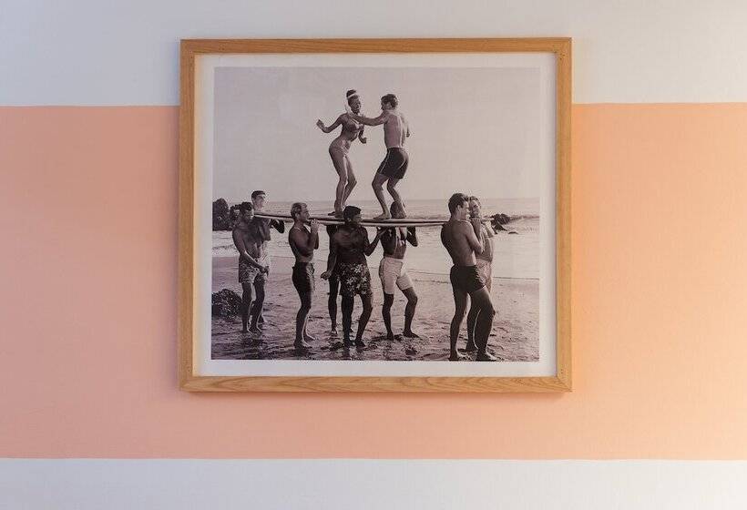 استودیوی استاندارد, Seaspray Surf Lodge