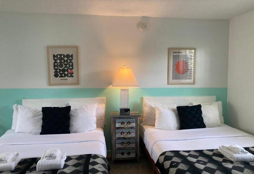 استودیوی استاندارد, Seaspray Surf Lodge