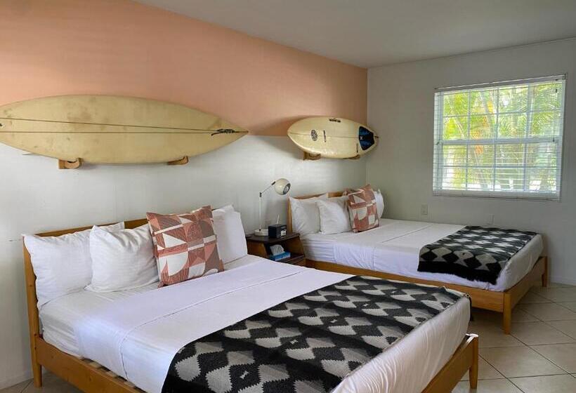 استودیوی استاندارد, Seaspray Surf Lodge