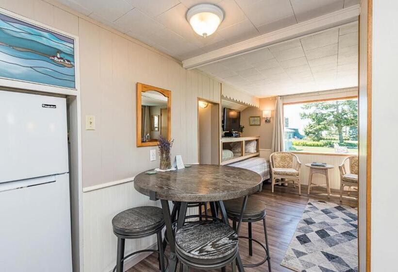 Deluxe Bungalow, Juan De Fuca Cottages