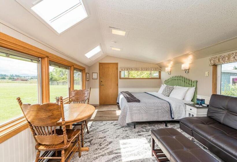 Deluxe Bungalow, Juan De Fuca Cottages