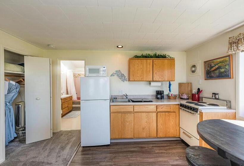 سوئیت با تخت بزرگ, Juan De Fuca Cottages
