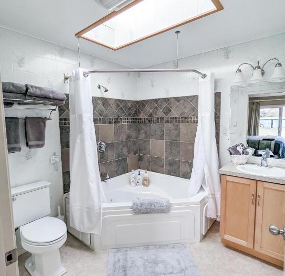اتاق استاندارد با تخت بزرگ, Juan De Fuca Cottages