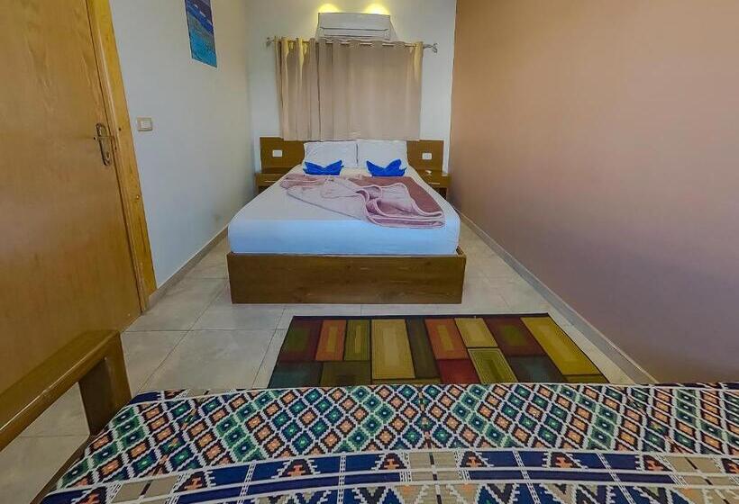 سوییت با چشم‌انداز استخر, Seaview Hotel Dahab